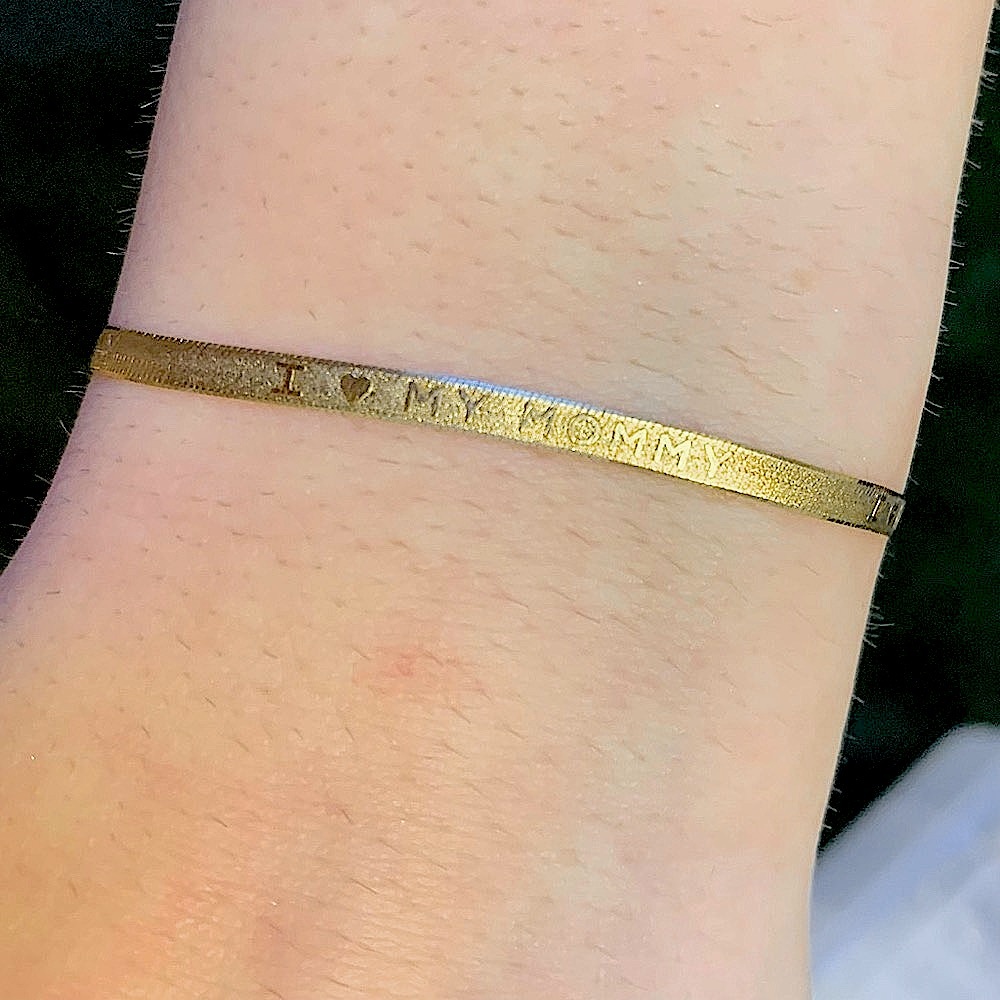 “I ♡ My Mommy” Script 10K Solid Yellow-Gold Bracelet